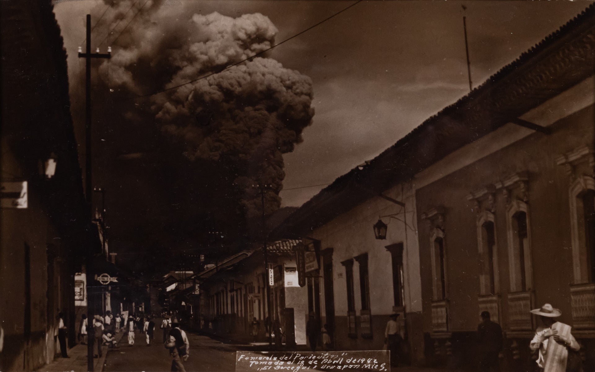Sepia photograph of the eruption of Parícutin, taken in the streets of Uruapan.